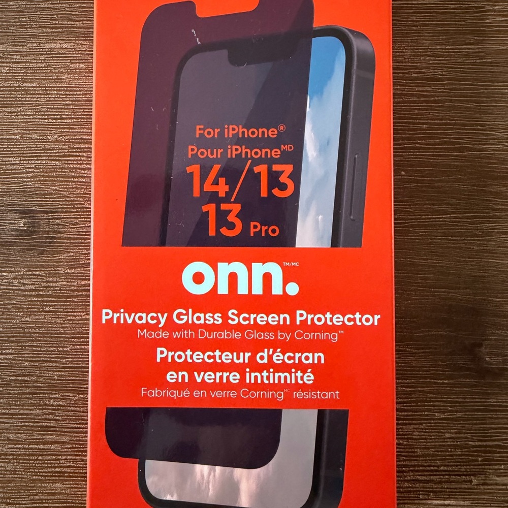 NWT - Onn. Privacy Glass Screen Protector for iPhone 14/13/13 Pro